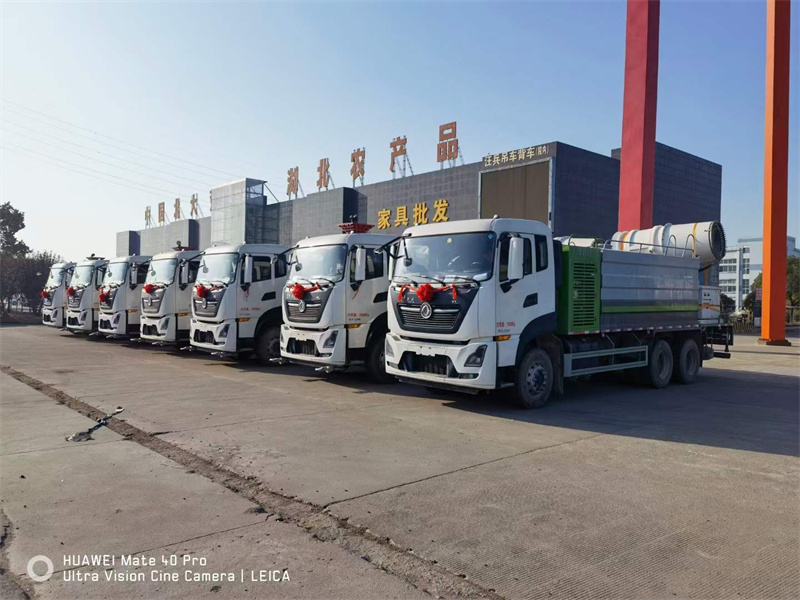 7臺國六東風天龍后雙橋120米抑塵車發(fā)車