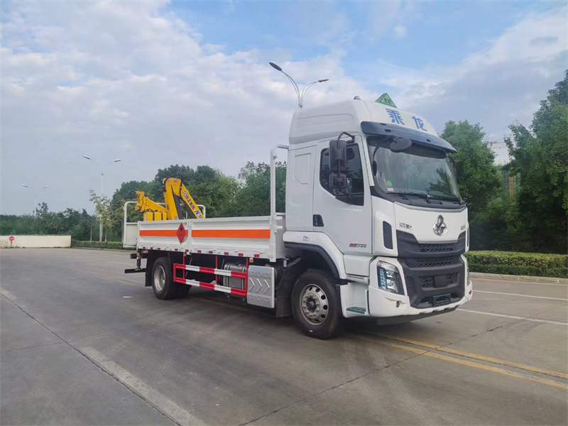 東風柳汽氣瓶帶吊氣瓶運輸車可分期