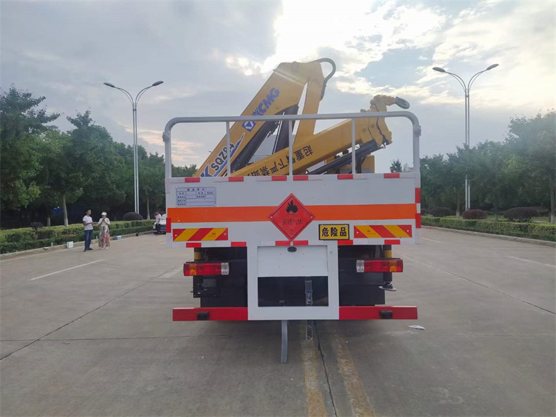 東風柳汽氣瓶帶吊氣瓶運輸車可分期