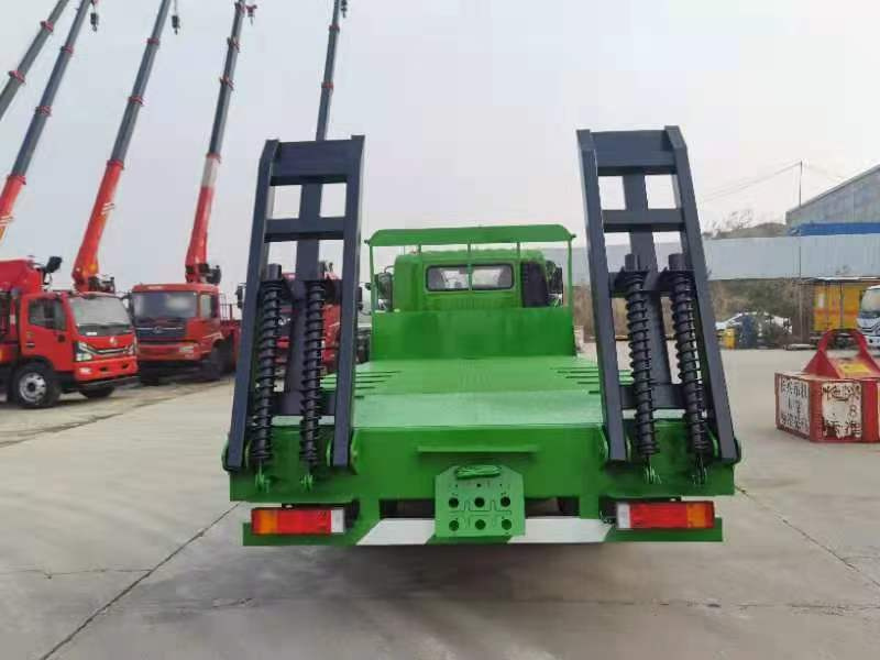 國六東風華神DV3單橋平板車已下線