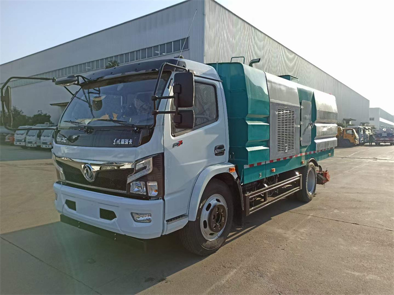 國六8方吸塵車東風(fēng)福瑞卡后滾刷現(xiàn)車