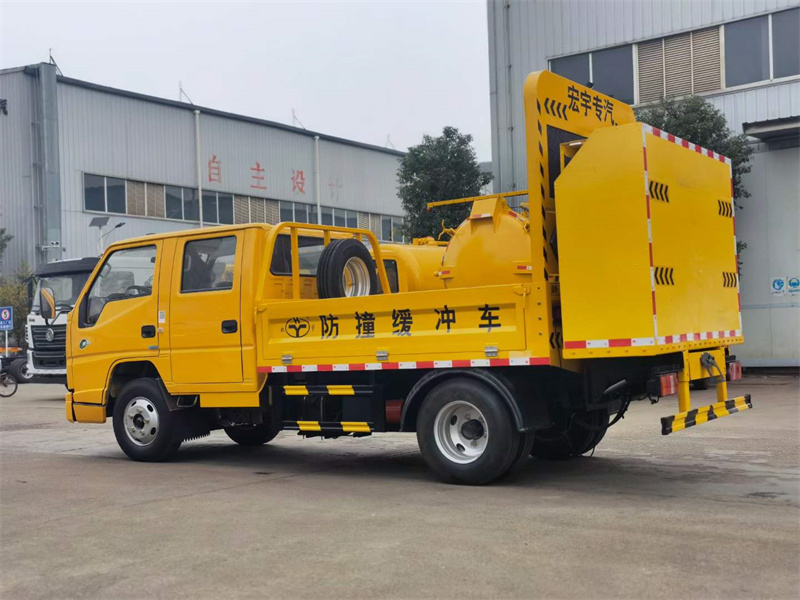 新款江鈴防撞緩沖車現(xiàn)車一臺