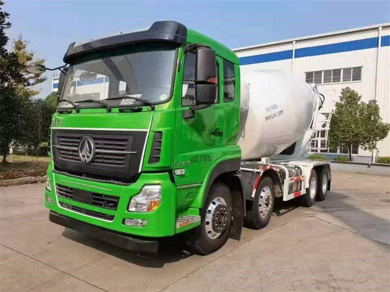 萬(wàn)山輕量化攪拌車350馬力