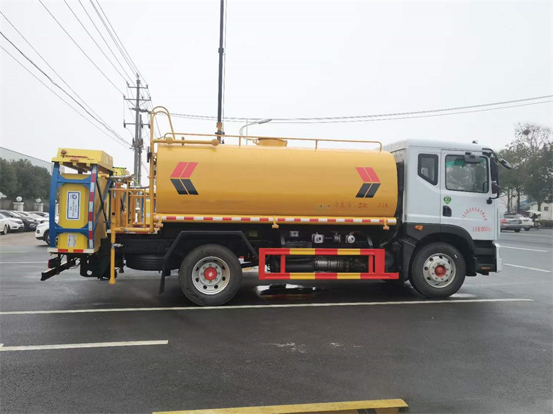 東風(fēng)D9灑水防撞車現(xiàn)車出售價(jià)格