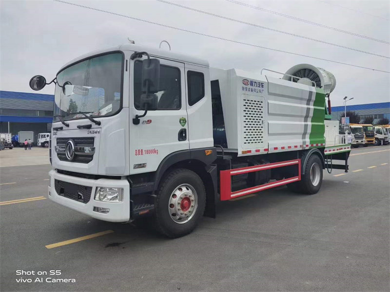 國六D9多功能抑塵車現(xiàn)車
