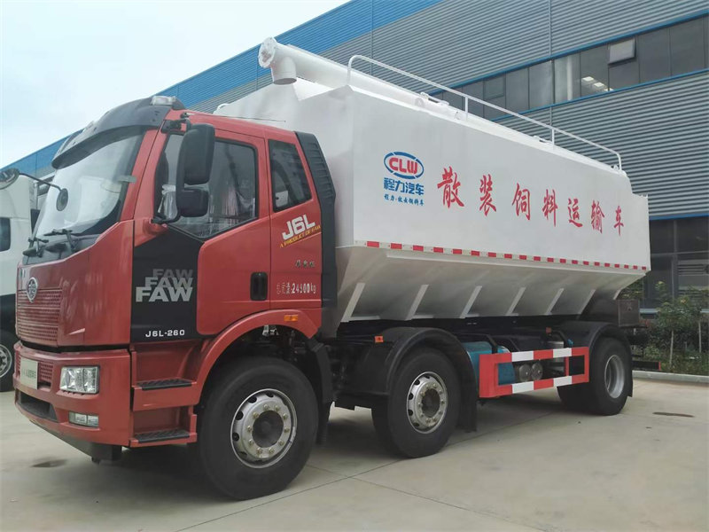 解放小三軸散裝飼料車現(xiàn)車多少錢