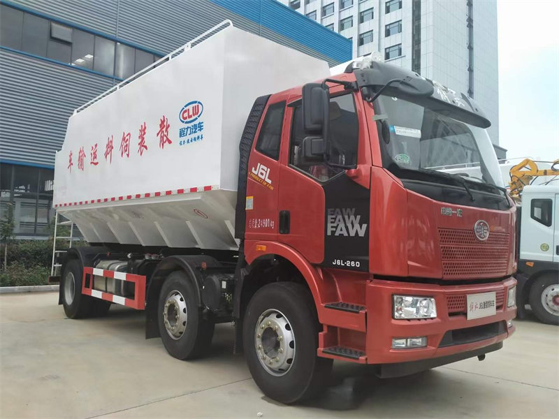 解放小三軸散裝飼料車現(xiàn)車多少錢
