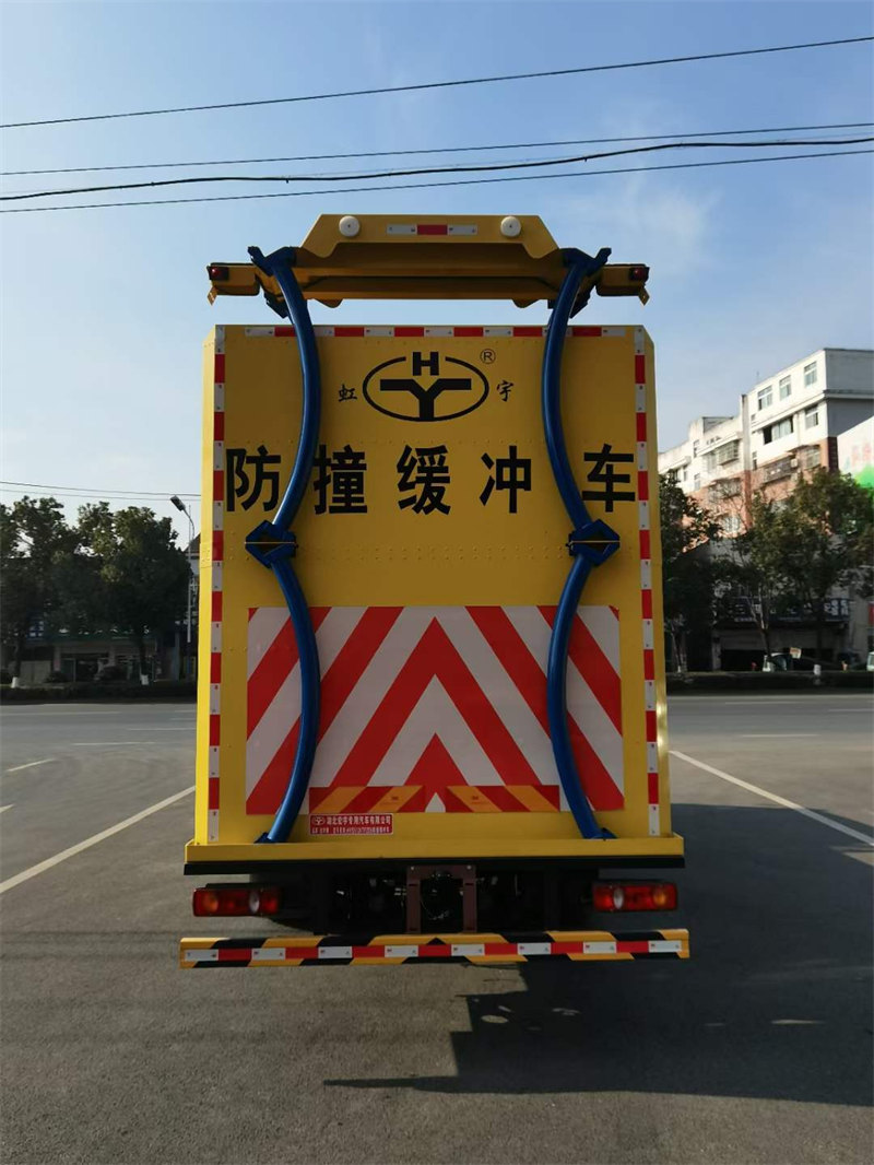 東風防撞緩沖車200馬力
