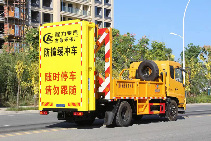 藍(lán)牌東風(fēng)天錦100K防撞緩沖車