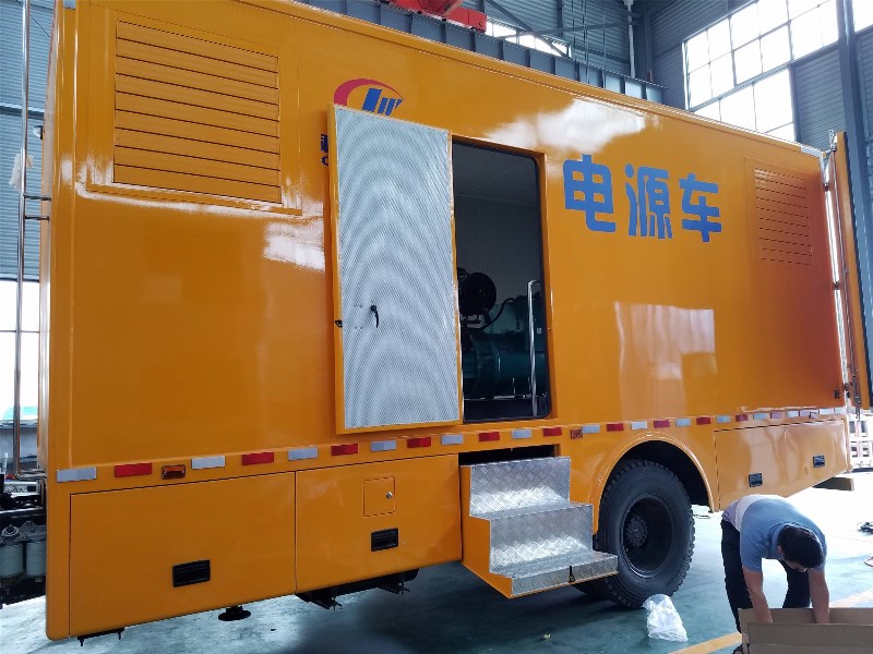 東風(fēng)D9多利卡300kw電源車