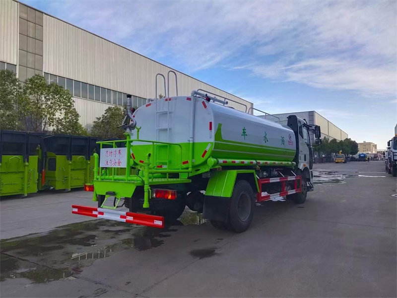 國六解放大柴灑水車