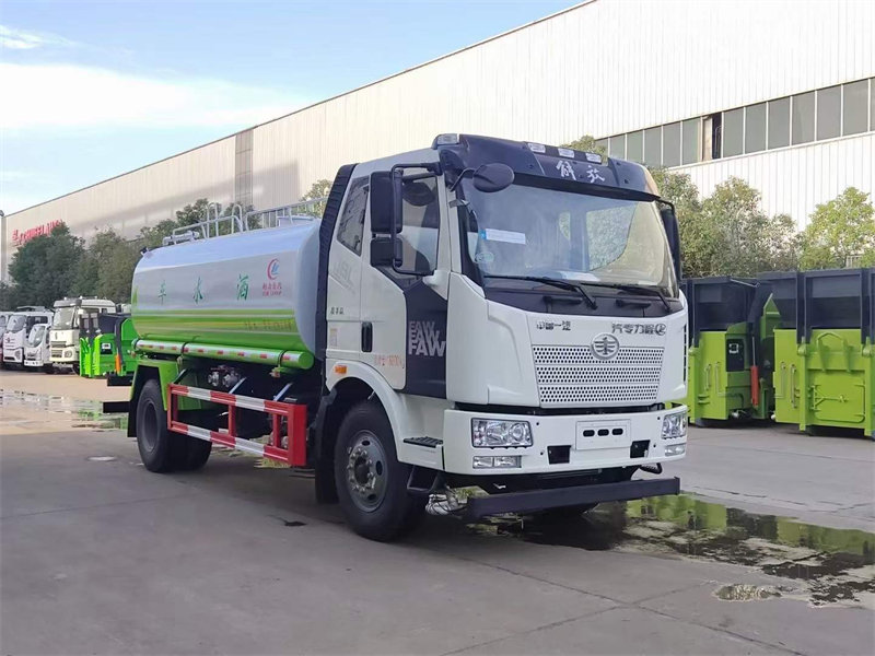 國六解放大柴灑水車