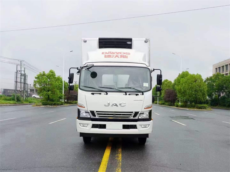 江淮德沃斯V8冷藏車