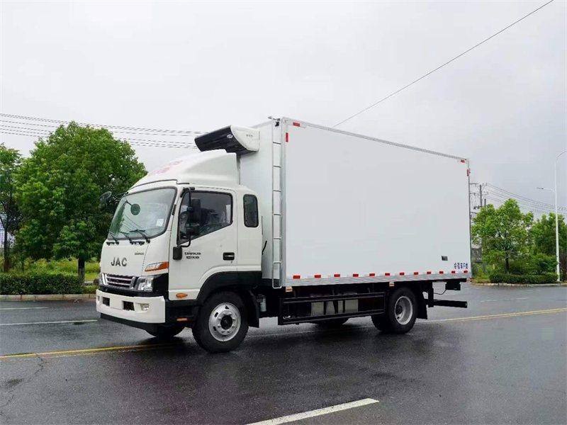 江淮德沃斯V8冷藏車