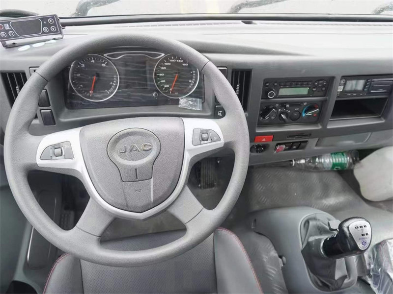 江淮德沃斯V8冷藏車
