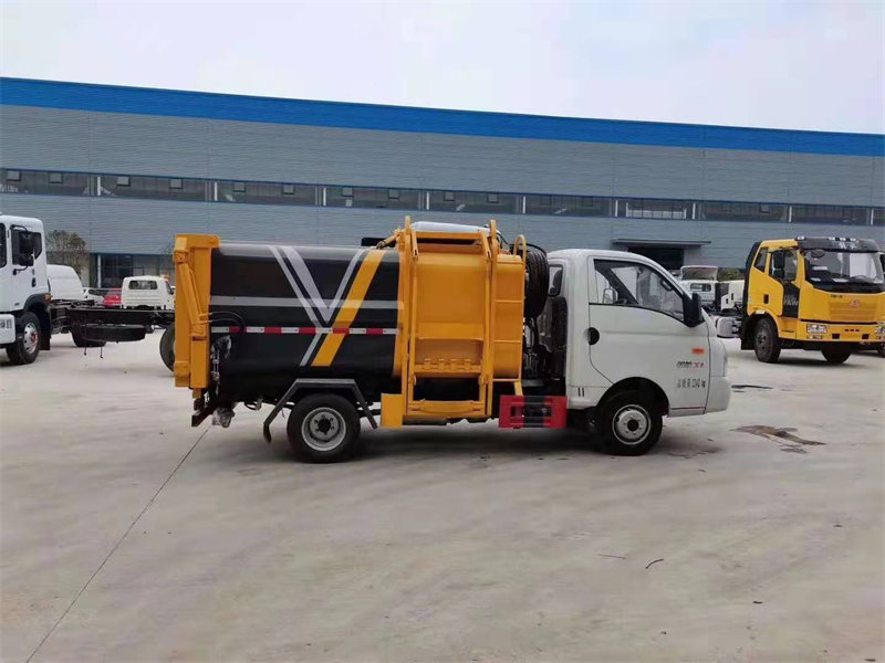 凱馬自裝卸式垃圾車