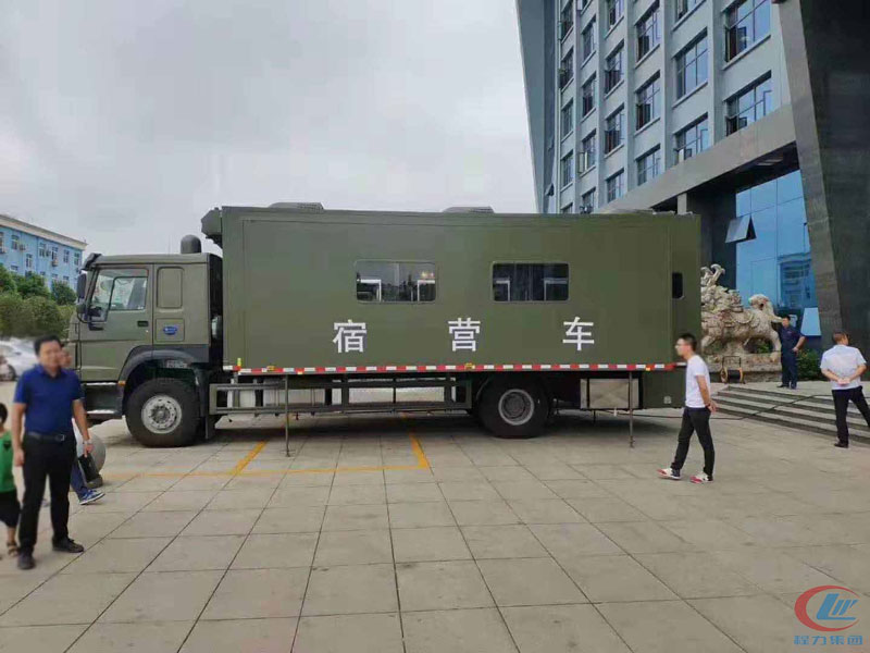 程力威牌重汽新型宿營車組圖