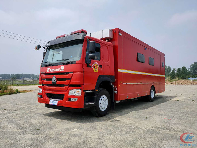 重汽豪沃T5G宿營(yíng)車(chē)（24人）