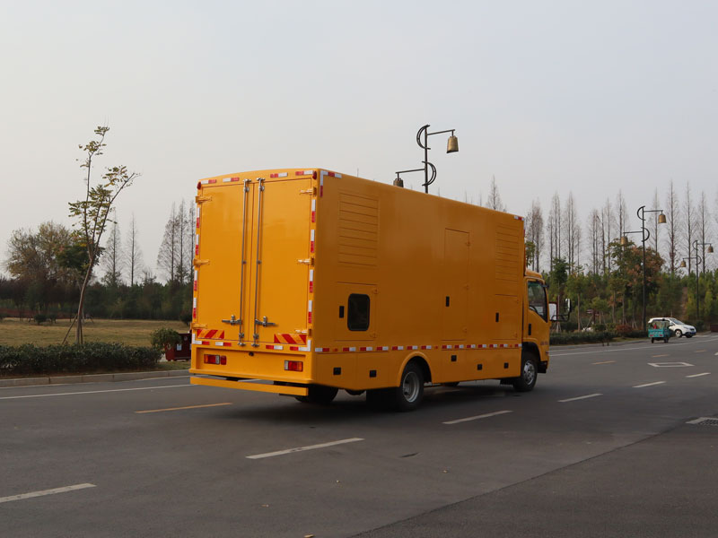 五十鈴電源車