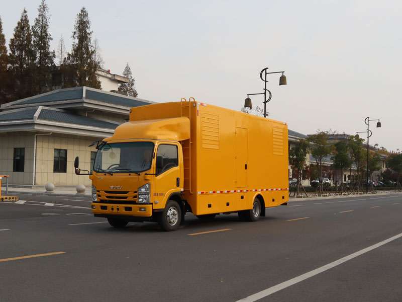 五十鈴電源車