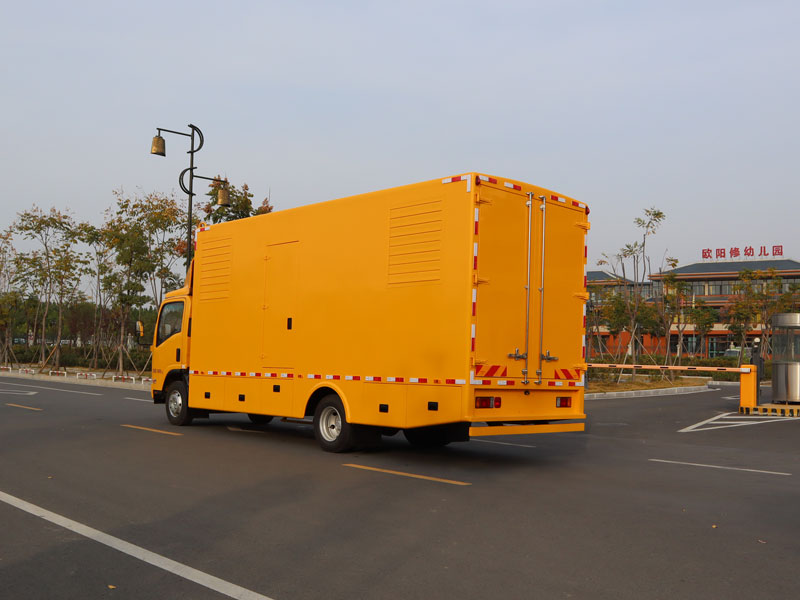 五十鈴電源車