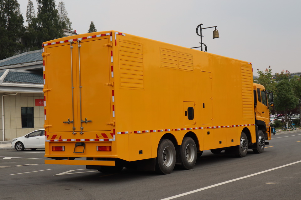 東風(fēng)前四后八移動(dòng)電源車