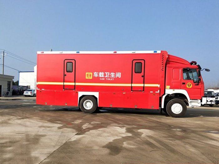 重汽豪沃單橋6人公廁車
