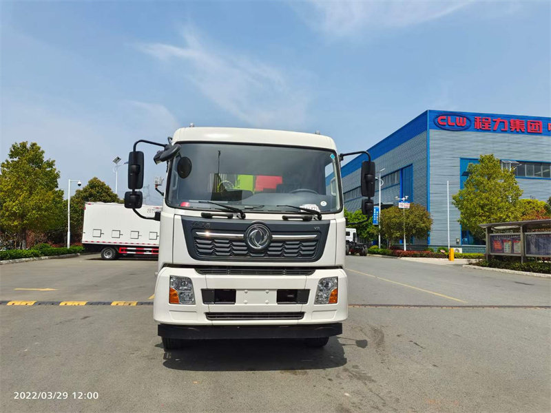 東風(fēng)天錦壓縮式垃圾車