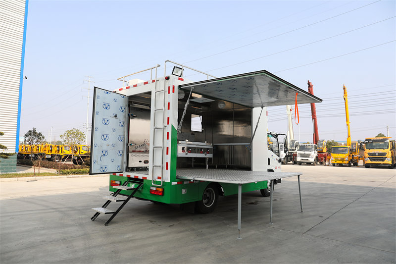 大運(yùn)奧普力國(guó)六云內(nèi)126馬力移動(dòng)餐車