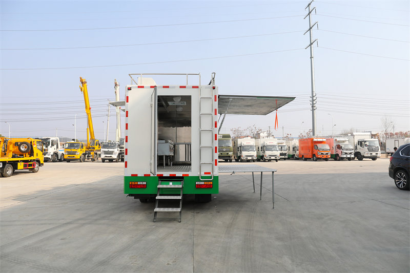 大運(yùn)奧普力國(guó)六云內(nèi)126馬力移動(dòng)餐車