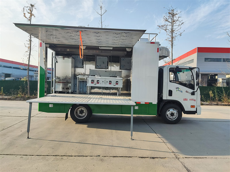 大運(yùn)奧普力國(guó)六云內(nèi)126馬力移動(dòng)餐車