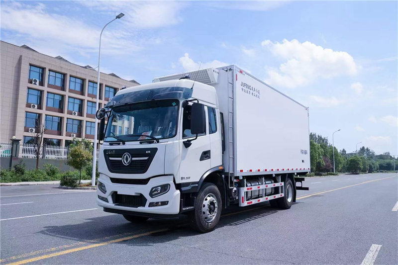 國(guó)六東風(fēng)天錦KR6.8米冷藏車(chē)