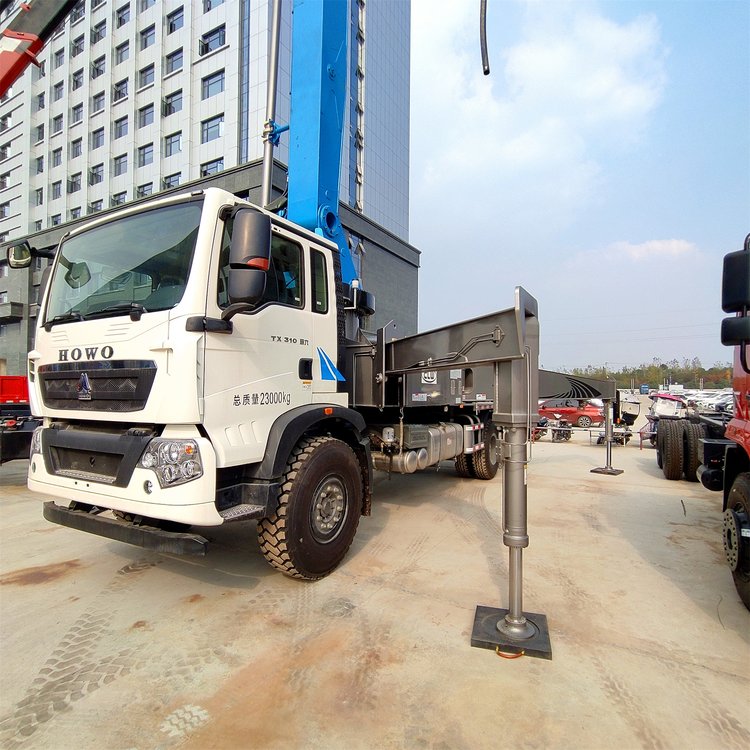重汽豪沃混泥土水泥泵車(chē)