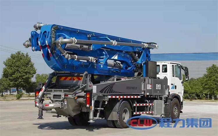國六重汽30米混凝土泵車