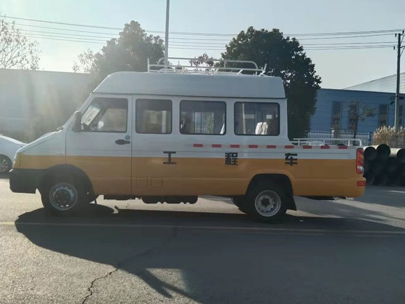 依維柯牌NJ5046XGCZ5A-2型得意9座電力工程車
