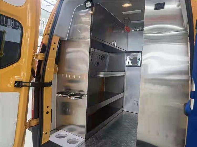 藍(lán)牌國六福特工程車 4-7座救險(xiǎn)電力工程車