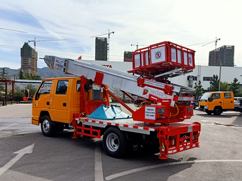 江鈴28米云梯高空作業(yè)車(chē)