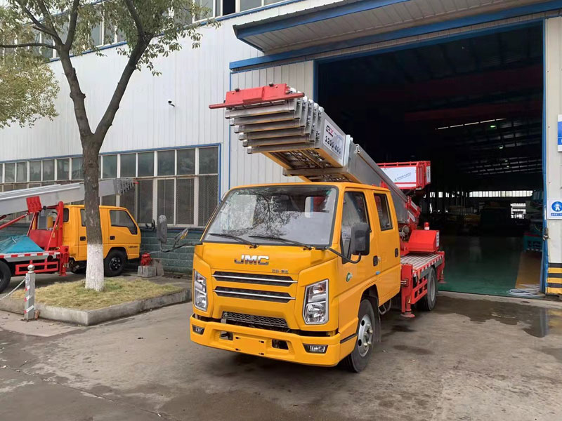 江鈴32米云梯高空作業(yè)車