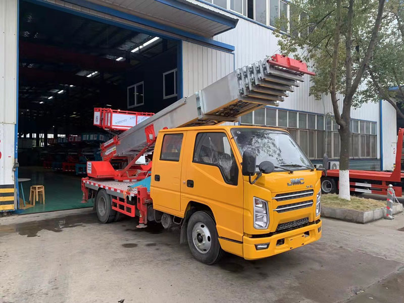 江鈴32米云梯高空作業(yè)車