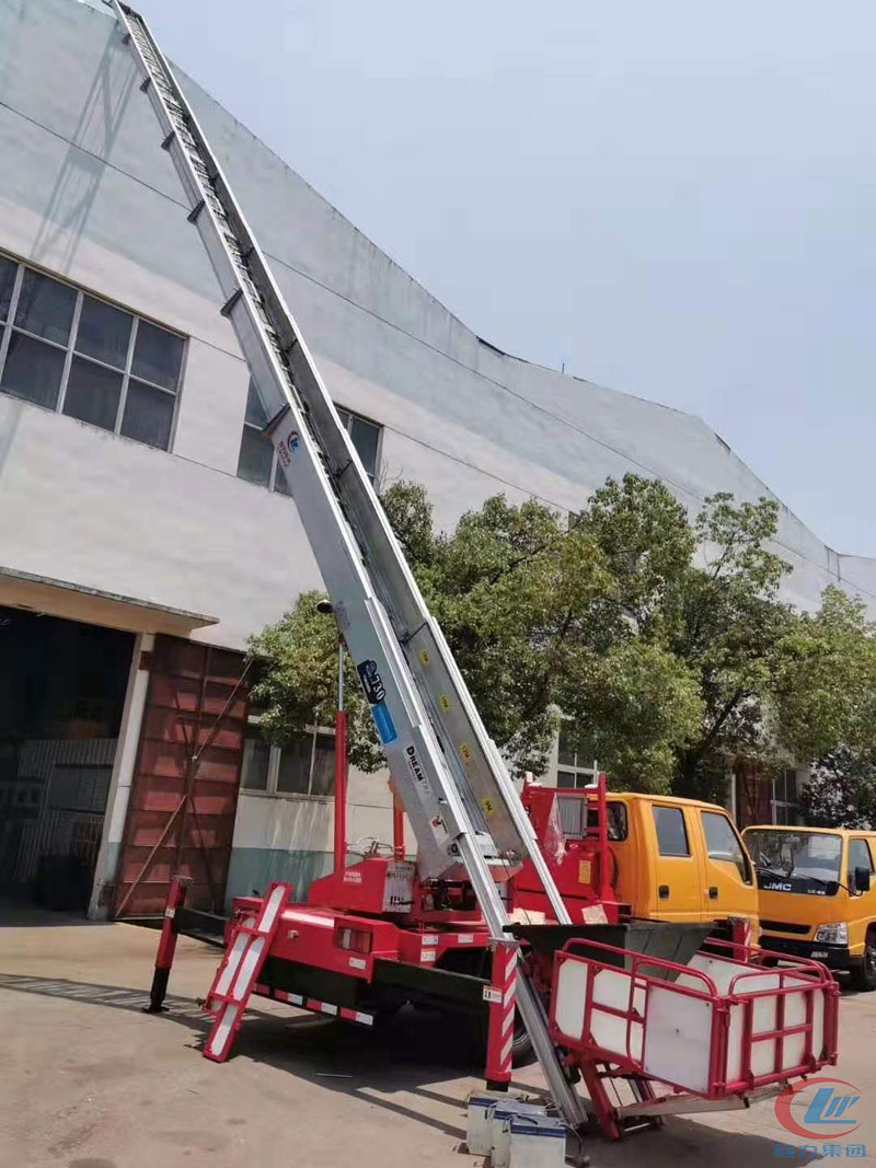 江鈴30米進(jìn)口云梯車