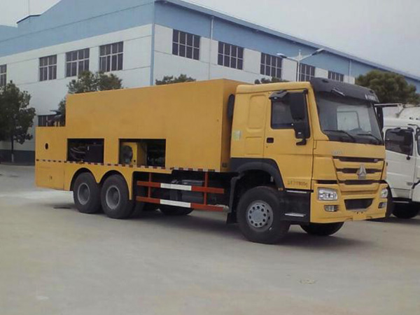 國六重汽豪沃稀漿封層車(標(biāo)準(zhǔn)型)