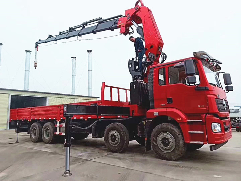重汽豪沃25-60噸汽車起重機（折臂吊）
