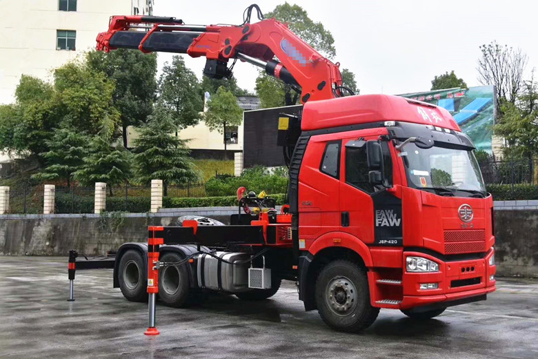 重汽豪沃25-60噸汽車起重機（折臂吊）