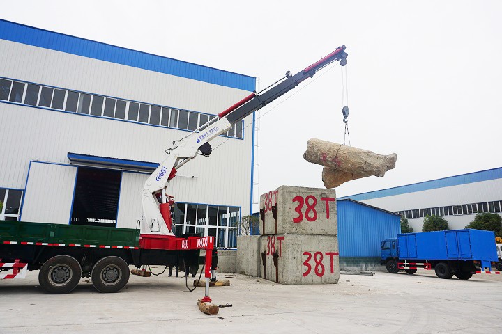 重汽豪沃60噸-90噸汽車起重機(jī)（折臂吊）