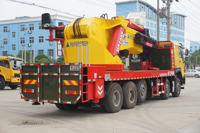 重汽豪沃100噸-200噸汽車起重機（折臂吊）