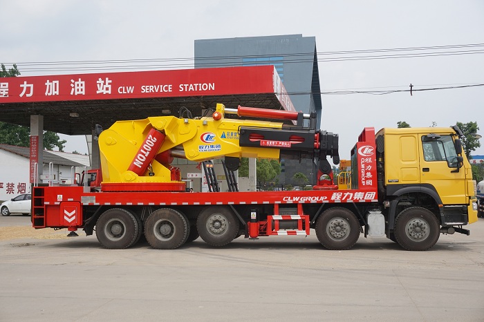 重汽豪沃100噸-200噸汽車起重機（折臂吊）