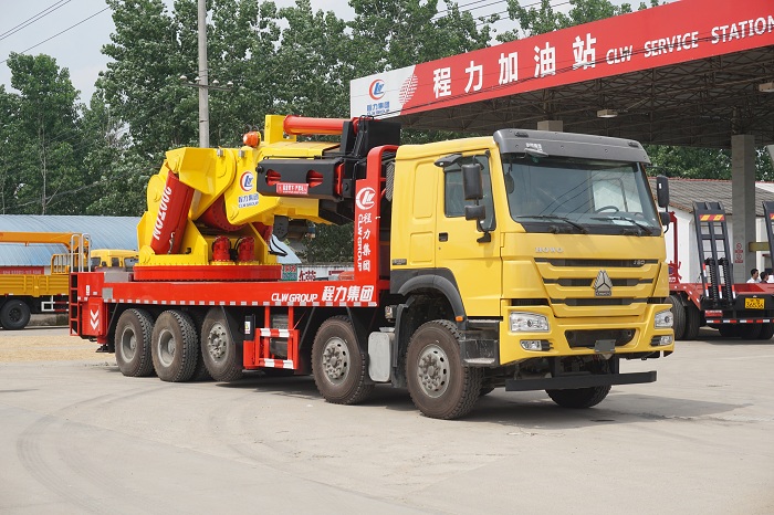 重汽豪沃100噸-200噸汽車起重機（折臂吊）