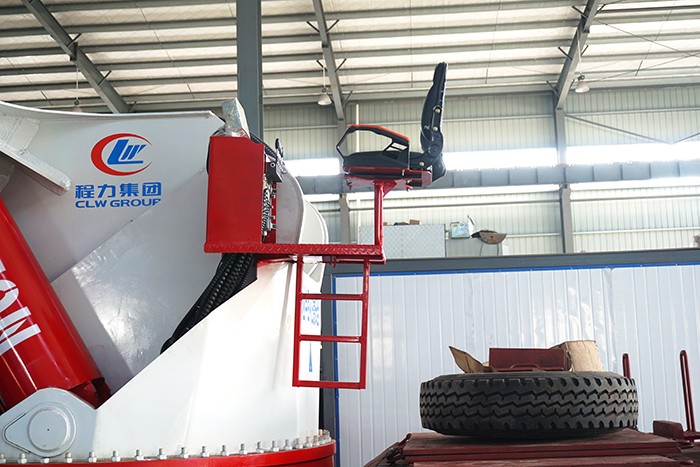 重汽豪沃100噸-200噸汽車起重機（折臂吊）