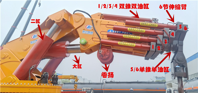 重汽豪沃100噸-200噸汽車起重機（折臂吊）