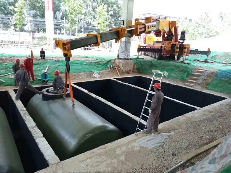 重汽豪沃100噸-200噸汽車起重機（折臂吊）
